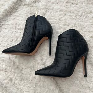 NORDSTROM size 6 New York & Company Black Zigzag Heeled Ankle Bootie